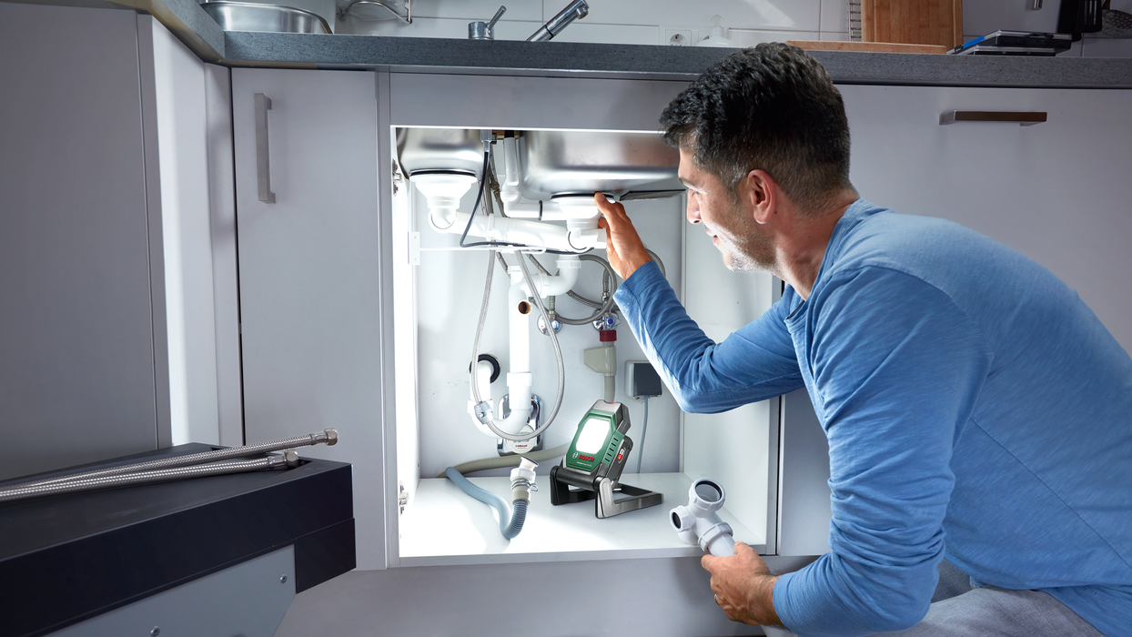 BOSCH UniversalWorkLight 18V-2100 - Džepna lampa UniversalLight 18V-2100 (06039A1300)-SBT Alati Beograd