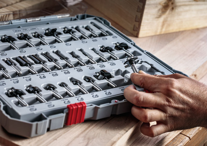 BOSCH Kombinovani set PRO glodala, prihvat 1/4″, 15 delova - Set glodala 15 kom Mixed 1/4" prihvat (2607017473)-SBT Alati Beograd