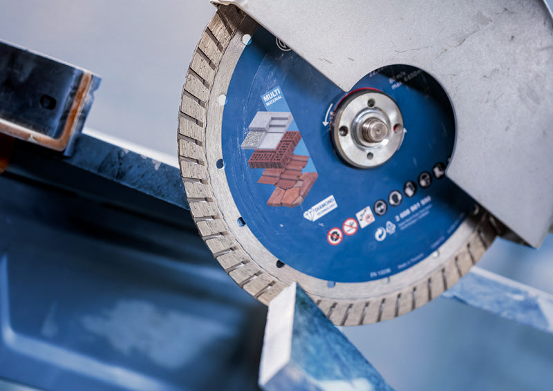 BOSCH EXPERT MultiMaterial dijamantska rezna ploča od 230 x 22,23 x 2,4 x 15 mm - EXPERT MultiMaterial Turbo 230mm (2608901598)-SBT Alati Beograd