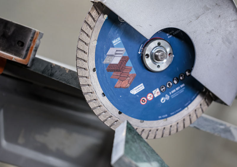 BOSCH EXPERT MultiMaterial dijamantska rezna ploča od 230 x 22,23 x 2,4 x 15 mm - EXPERT MultiMaterial Turbo 230mm (2608901598)-SBT Alati Beograd