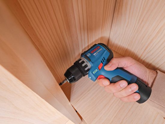 Akumulatorska bušilica-odvrtač Bosch GSR 12V-31; 2x2,0Ah + 11-delni set bitova u PVC koferu (06019S6003)