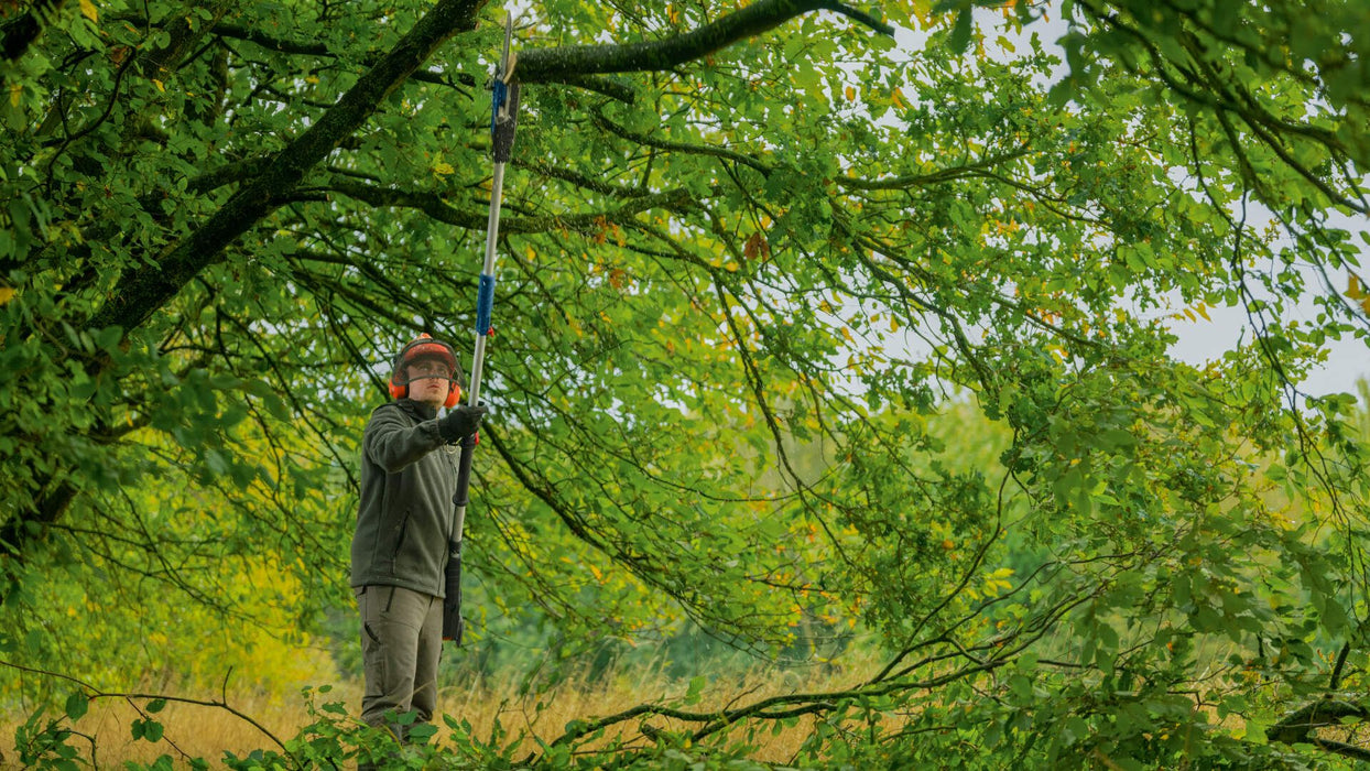Akumulatorska lančana testera sa teleskopskom drškom Bosch GKE 18V-25 TP Solo (06008D6000)-SBT Alati Beograd