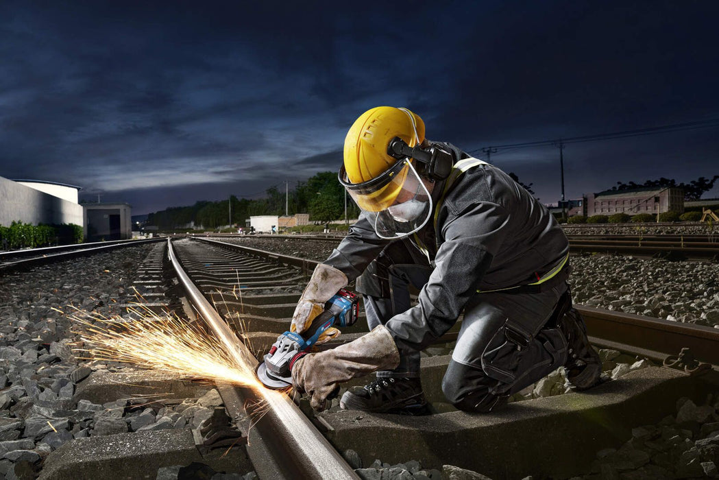 Akumulatorska ugaona brusilica Bosch GWS 18V-11 S u L-Boxx koferu (06019N4001)-SBT Alati Beograd