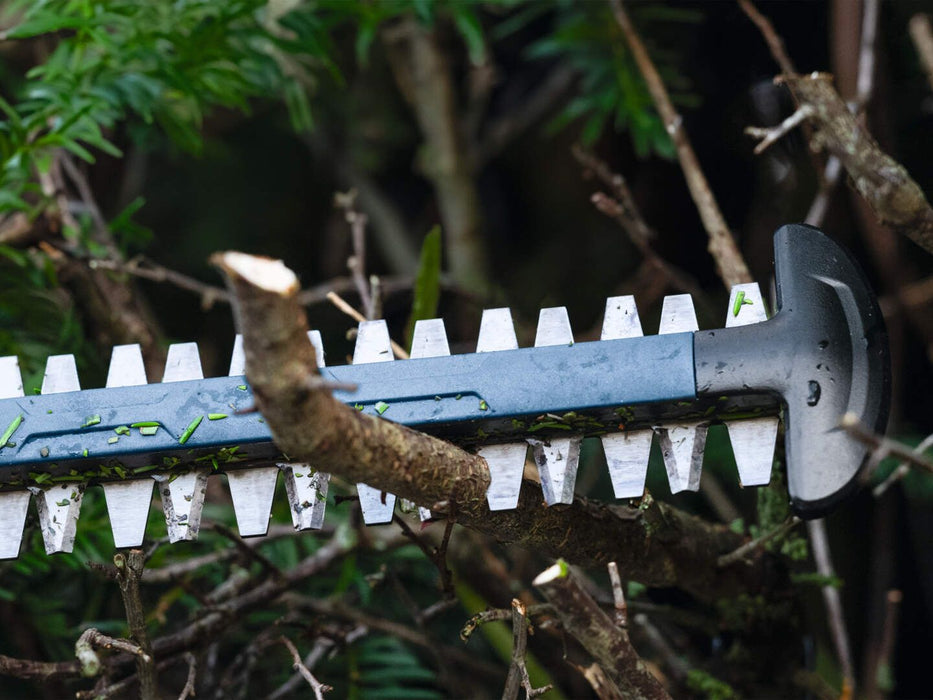 Akumulatorske makaze za živu ogradu Bosch GHE 18V-60 (II) Solo Professional bez baterije i punjača (06008C9400)-SBT Alati Beograd