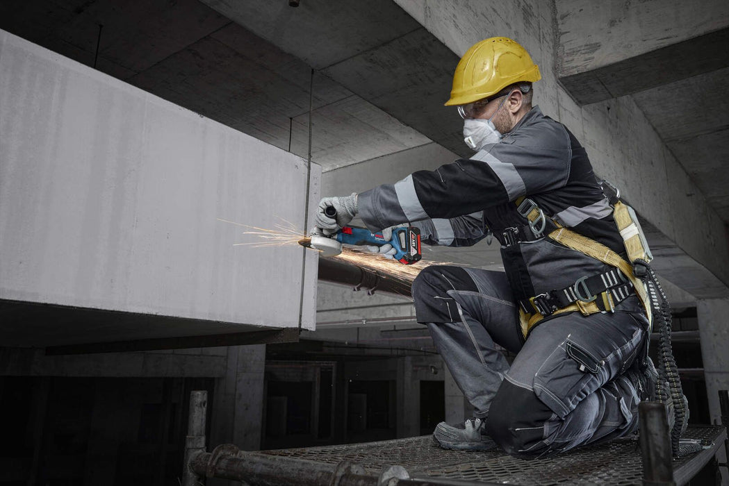 Akumulatorska ugaona brusilica Bosch GWS 18V-8 125mm 2x4.0Ah sa punjačem u koferu (06019N9020)-SBT Alati Beograd