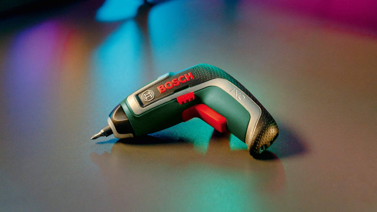 Bosch IXO 7 akumulatorski odvrtač + 10-delni set bitova (06039E0020)