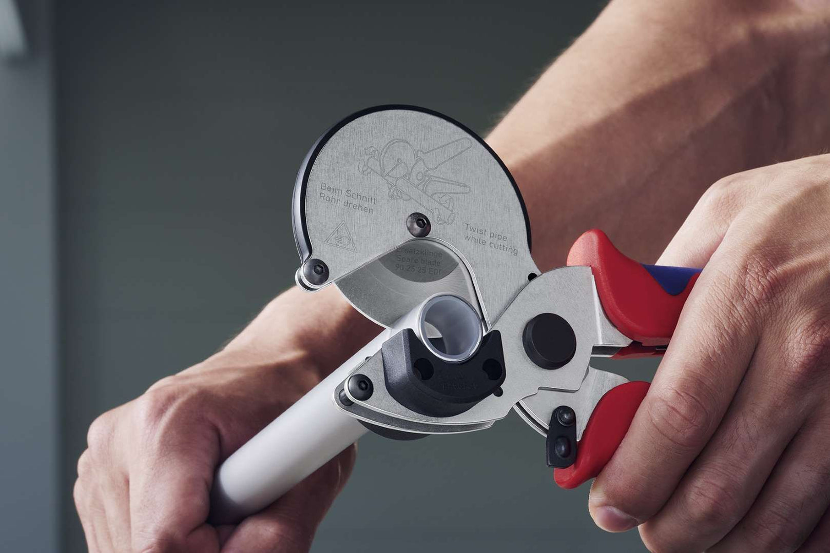 Knipex rezač za plastične i kompozitne cevi do Ø26mm (90 25 25) — SBT ...